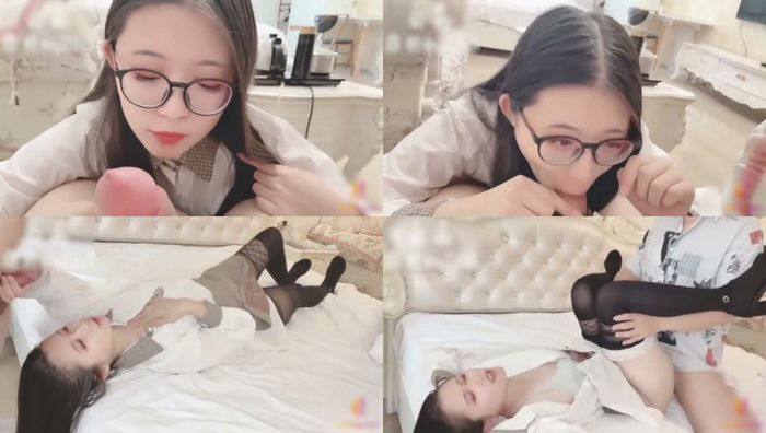 反差网黄 司雨 清纯外表却超级会口交