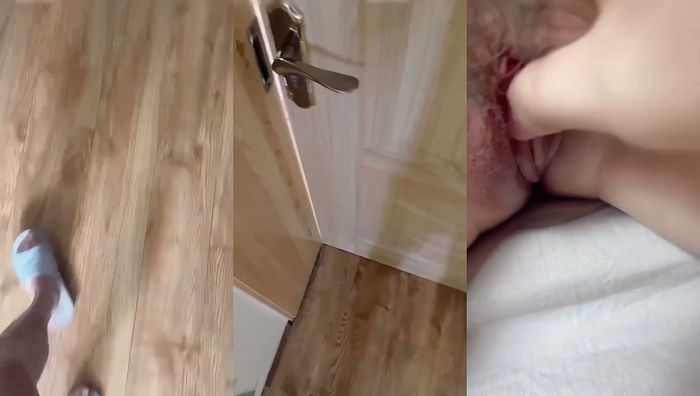 苗条小妈偷情被儿子抓住把柄，趁她做完瑜伽故意撒一身水