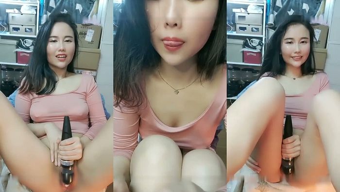高颜值性感妹子直播镜头前自慰