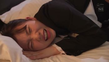 共处一室NTR 绝伦上司和新人社员从早到晚的不伦SEX 出差处的一夜 藤田梢 SSIS-176
